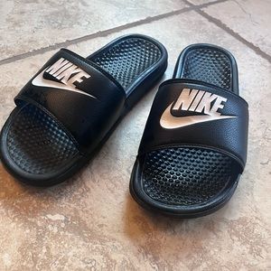 Nike adult size 8 slides